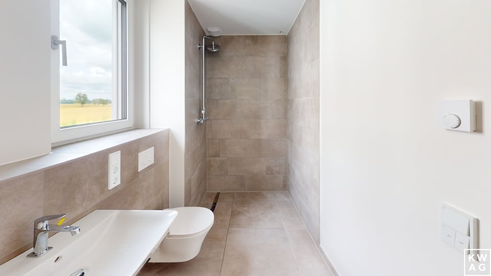 Tageslichtbad mit Dusche