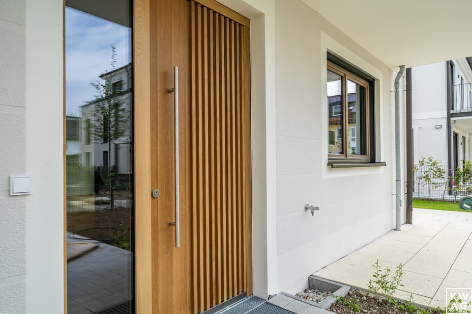 Massive Echtholz-Eingangstür