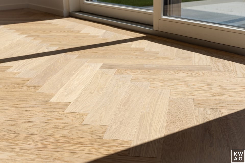 Fischgrät-Parkett im DG